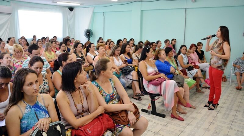 Professores da Rede Municipal de Ensino participam da formulação da proposta pedagógica de Palmitos