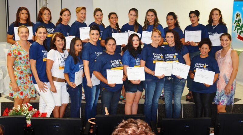 23 mulheres realizaram o curso de assistente de cabeleiro