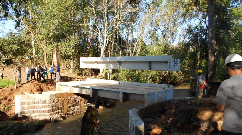 Ponte foi instalada entre os municípios de Palmitos e Cunhataí