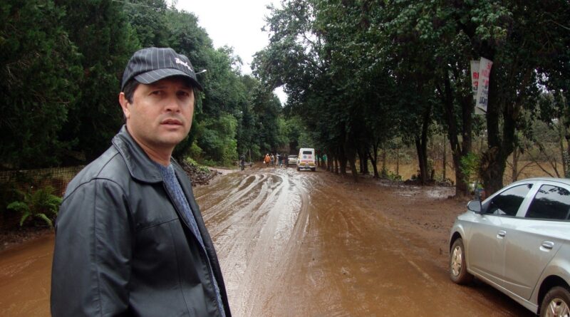 Prefeito Norberto visita moradores e acompanha a situação