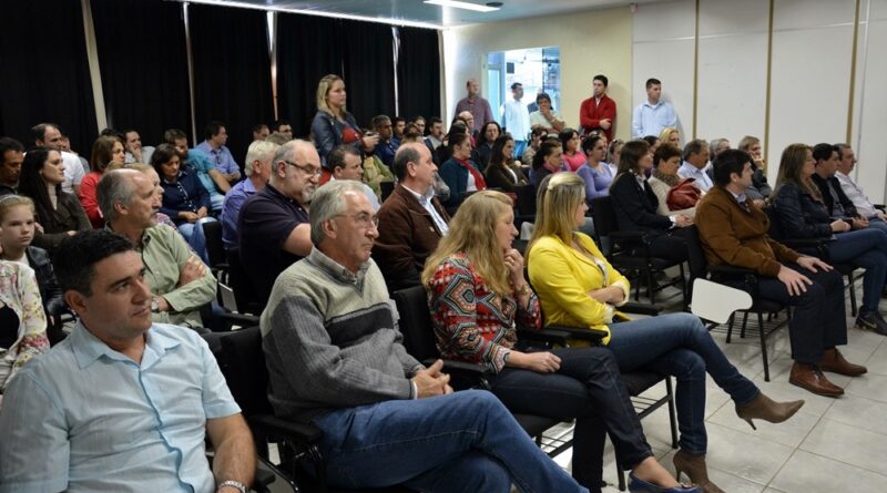 Participaram da reunião representantes de entidades civis, secretários e vereadores municipais, servidores públicos, representantes da SDR e do DNIT