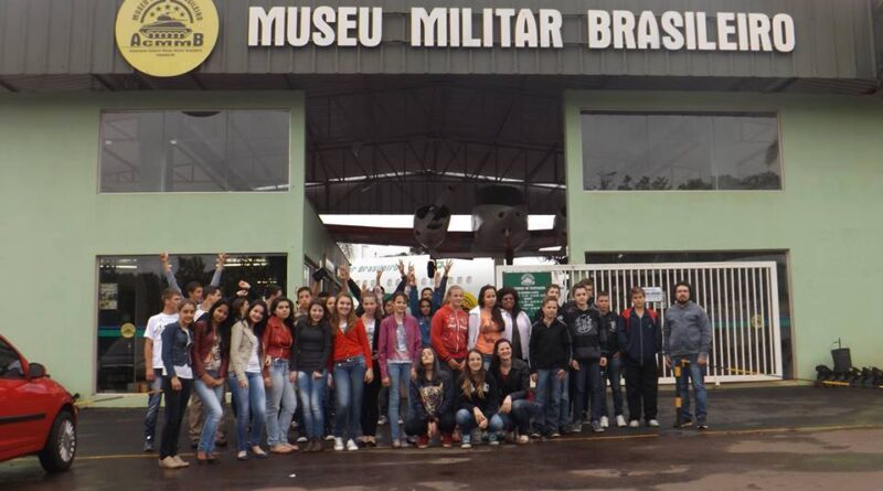 Alunos visitaram o Museu em Panambi para relacionar e integrar a teoria e a prática