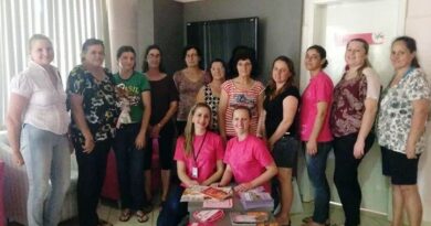 Atividade educativa na sala de espera da Rede Feminina de Combate ao Câncer de Palmitos
