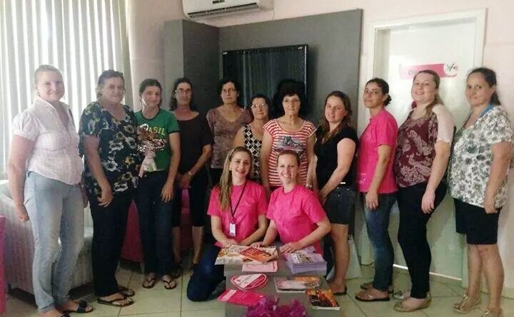 Atividade educativa na sala de espera da Rede Feminina de Combate ao Câncer de Palmitos