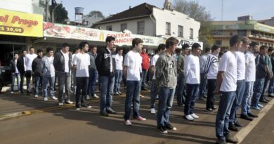 Turma de jovens dispensados em 2013