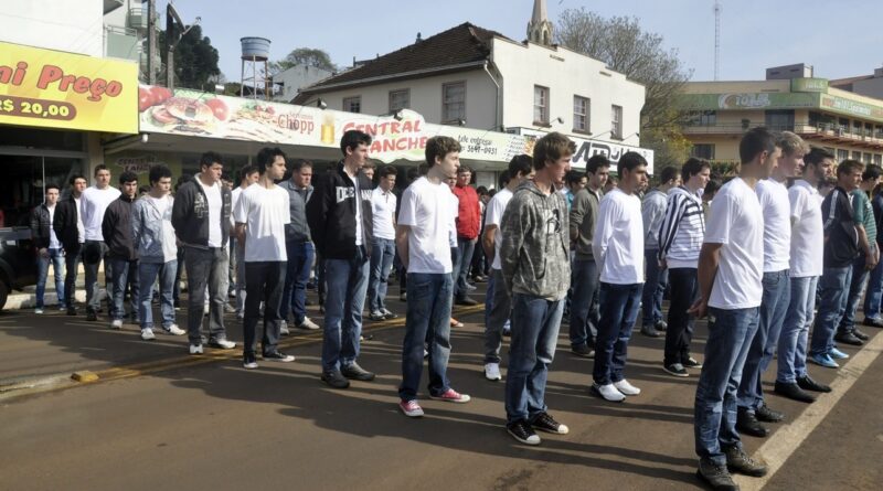 Turma de jovens dispensados em 2013