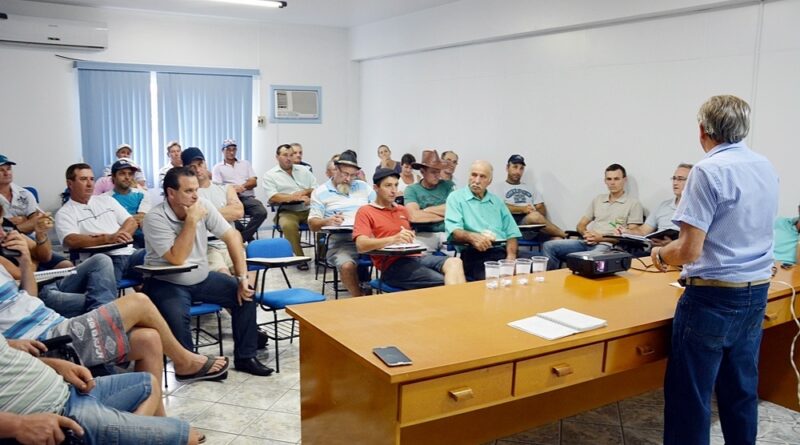 Representantes das comunidades participaram da reunião e esclareceram dúvidas